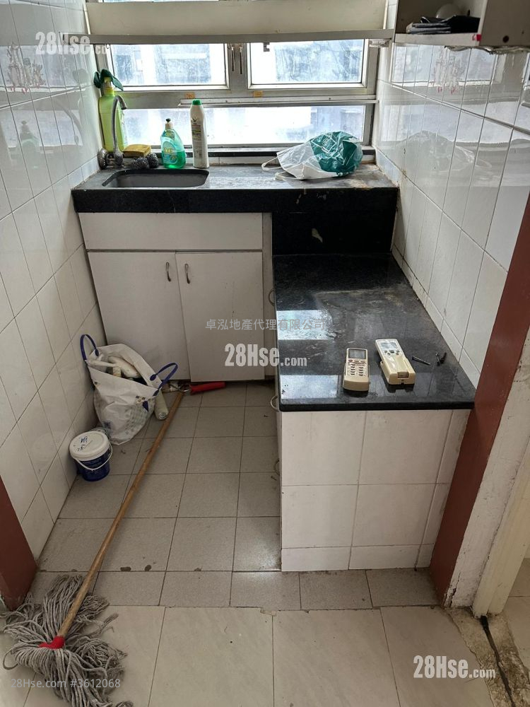Koon Wah Building Sell 2 Bedrooms , 1 Bathroom 328 ft² Koon Wah Building Sell 2 Bedrooms , 1 Bathroom 328 ft²
