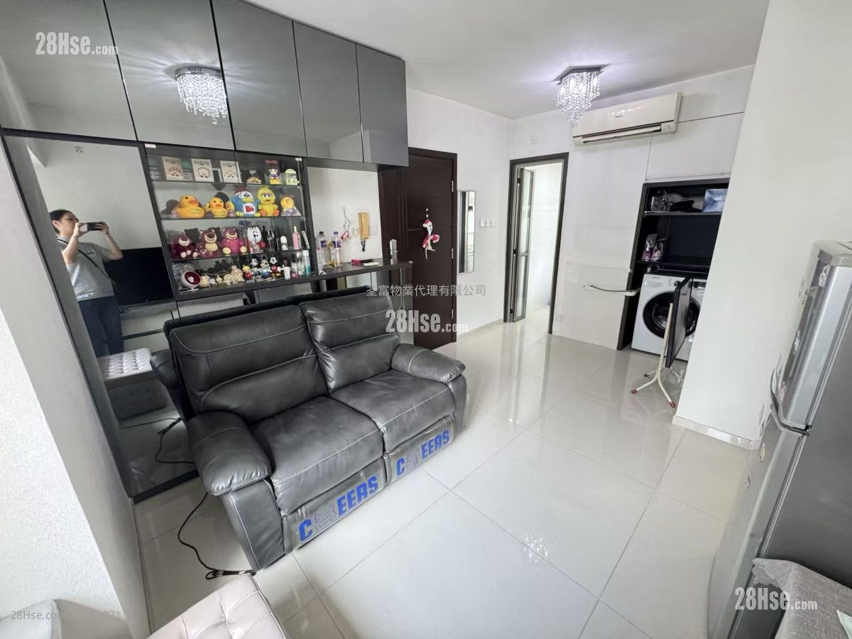 Tak Tai Court Sell 2 Bedrooms , 1 Bathroom 380 ft²