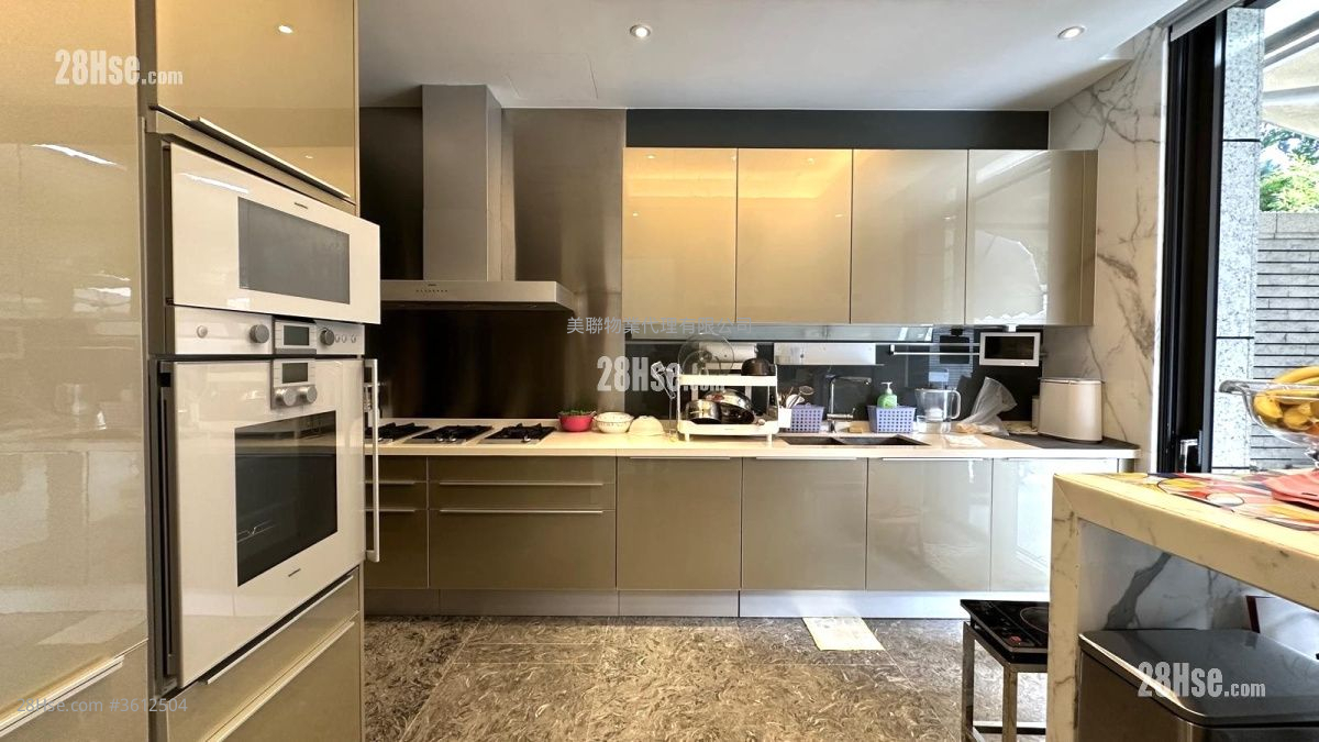 Valais Sell 3 Bedrooms 2,454 ft² Valais Sell 3 Bedrooms 2,454 ft²