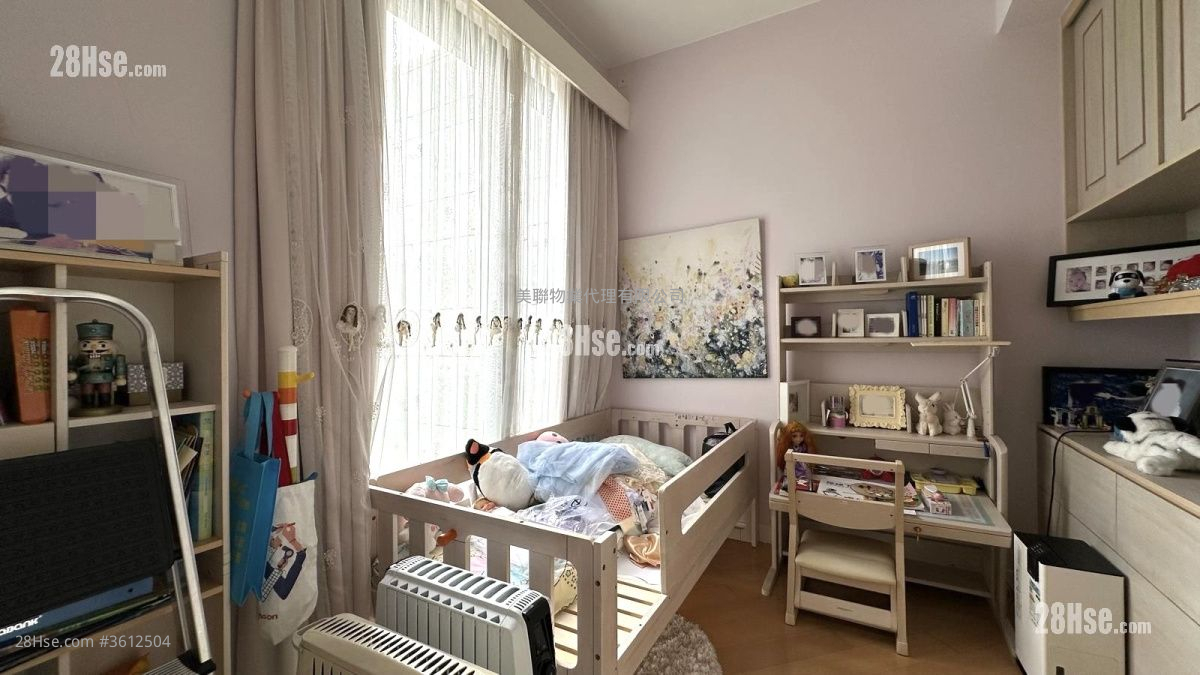 Valais Sell 3 Bedrooms 2,454 ft² Valais Sell 3 Bedrooms 2,454 ft²
