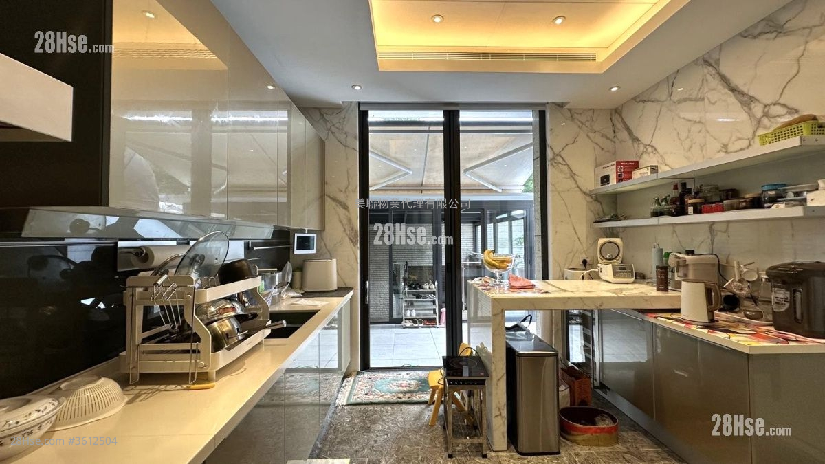 Valais Sell 3 Bedrooms 2,454 ft² Valais Sell 3 Bedrooms 2,454 ft²
