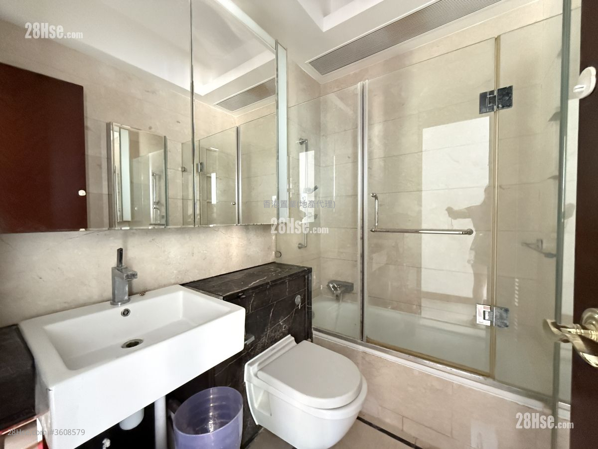 One Silversea Rental 3 Bedrooms , 2 Bathrooms 968 ft² One Silversea Rental 3 Bedrooms , 2 Bathrooms 968 ft²