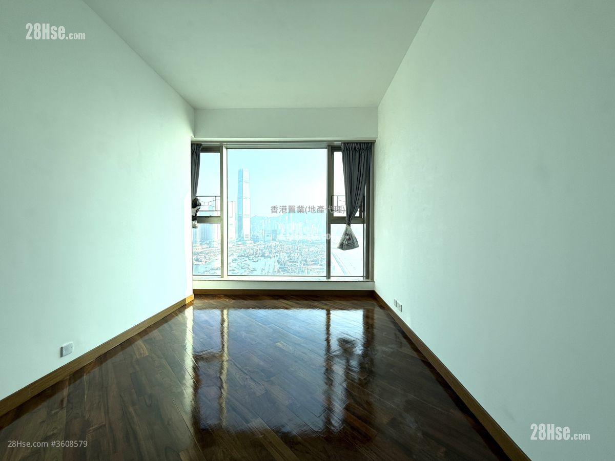 One Silversea Rental 3 Bedrooms , 2 Bathrooms 968 ft² One Silversea Rental 3 Bedrooms , 2 Bathrooms 968 ft²