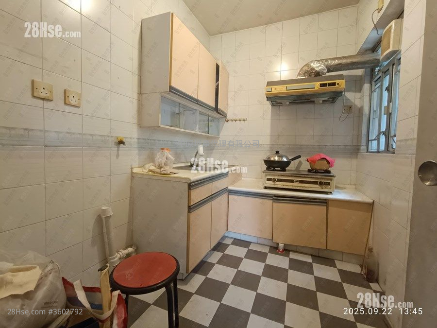 Kui Fat Building Sell 2 Bedrooms 452 ft²