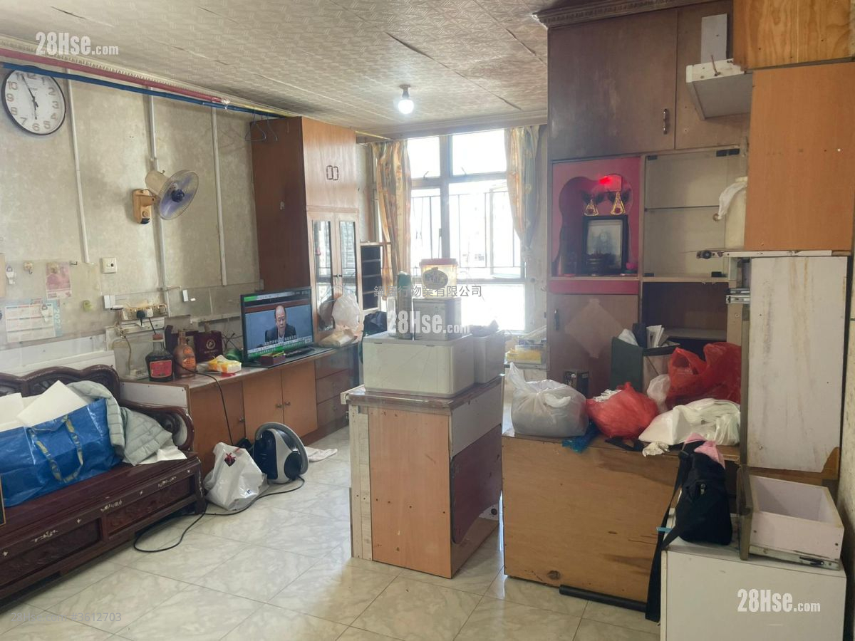 Tung Lam Court Sell 2 Bedrooms , 1 Bathroom 443 ft² Tung Lam Court Sell 2 Bedrooms , 1 Bathroom 443 ft²