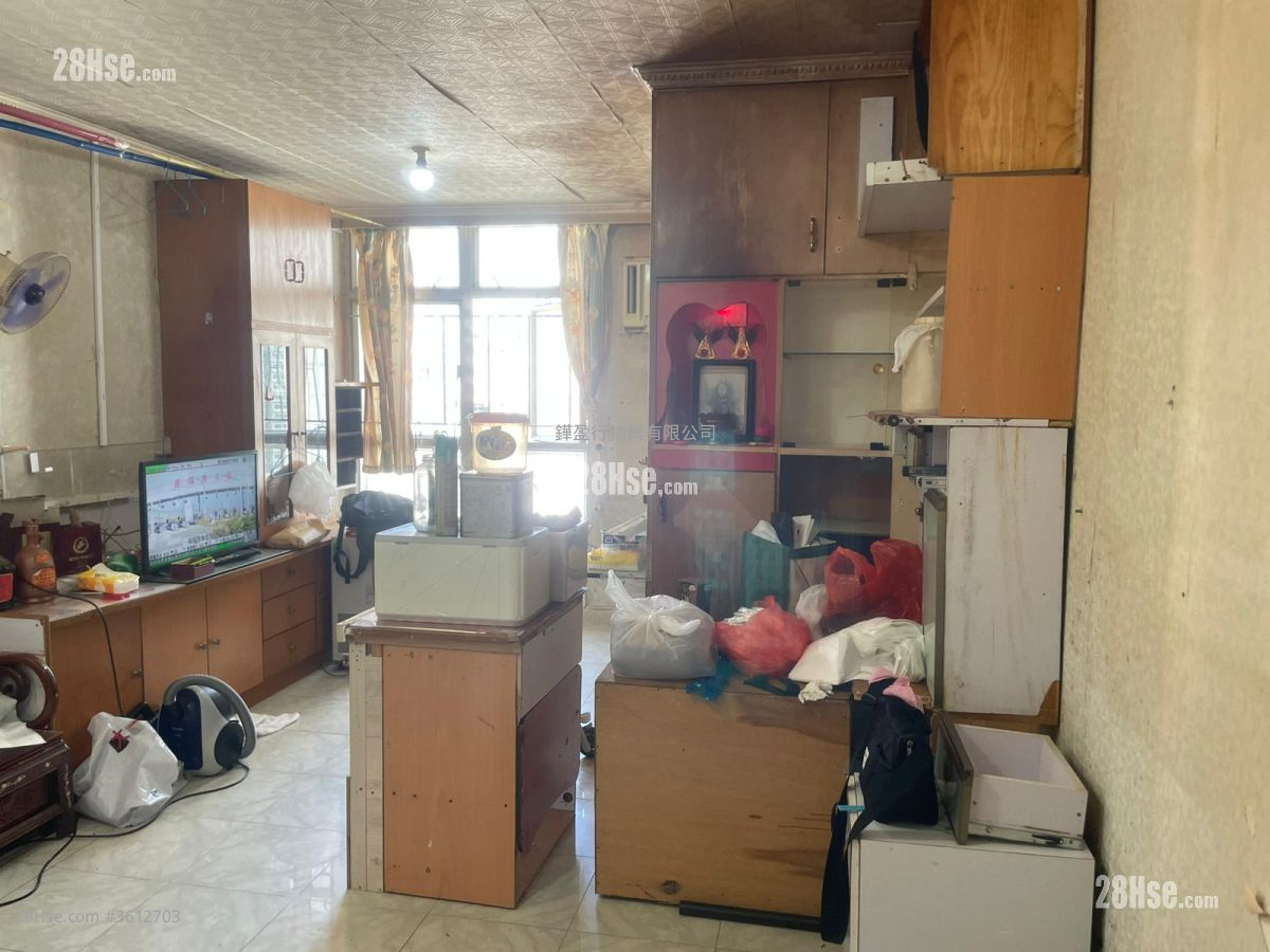 Tung Lam Court Sell 2 Bedrooms , 1 Bathroom 443 ft² Tung Lam Court Sell 2 Bedrooms , 1 Bathroom 443 ft²