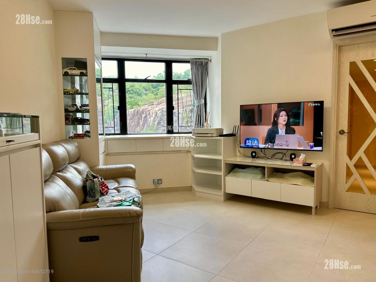 Kornhill Sell 3 Bedrooms , 1 Bathroom 596 ft² Kornhill Sell 3 Bedrooms , 1 Bathroom 596 ft²