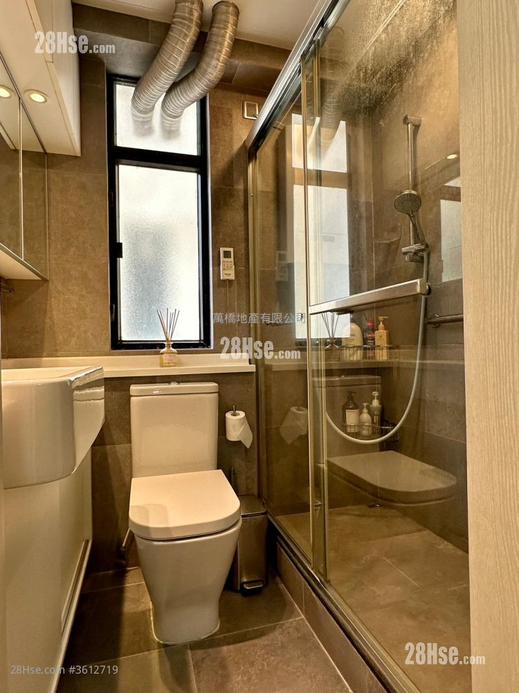Kornhill Sell 3 Bedrooms , 1 Bathroom 596 ft² Kornhill Sell 3 Bedrooms , 1 Bathroom 596 ft²
