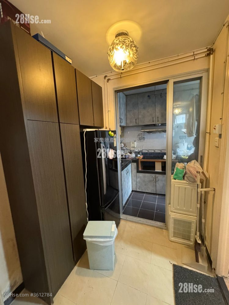 Tung Lam Court Sell 2 Bedrooms , 1 Bathroom 443 ft² Tung Lam Court Sell 2 Bedrooms , 1 Bathroom 443 ft²