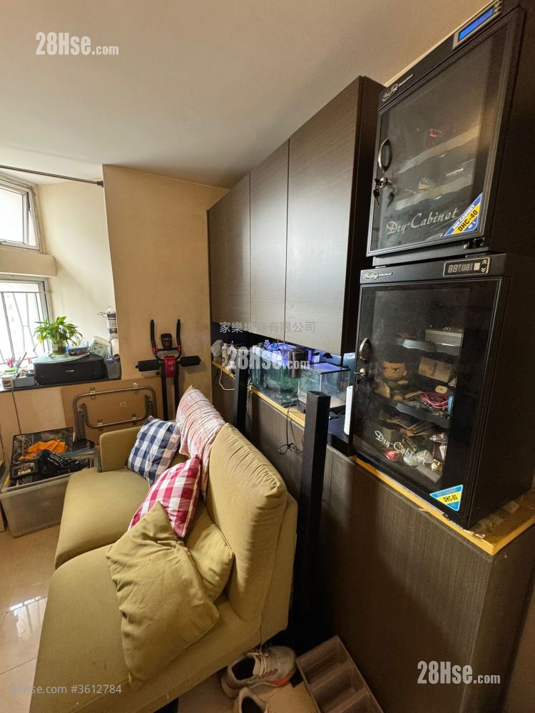 Tung Lam Court Sell 2 Bedrooms , 1 Bathroom 443 ft² Tung Lam Court Sell 2 Bedrooms , 1 Bathroom 443 ft²