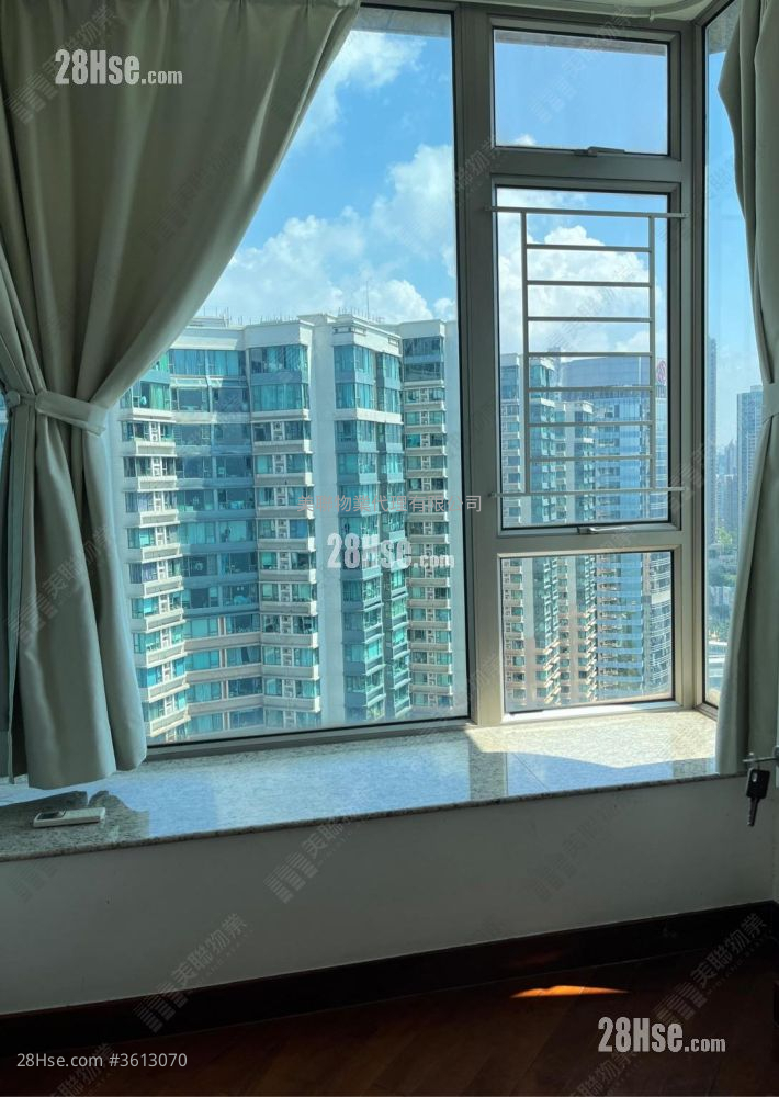 One Silversea Sell 3 Bedrooms , 2 Bathrooms 746 ft² One Silversea Sell 3 Bedrooms , 2 Bathrooms 746 ft²