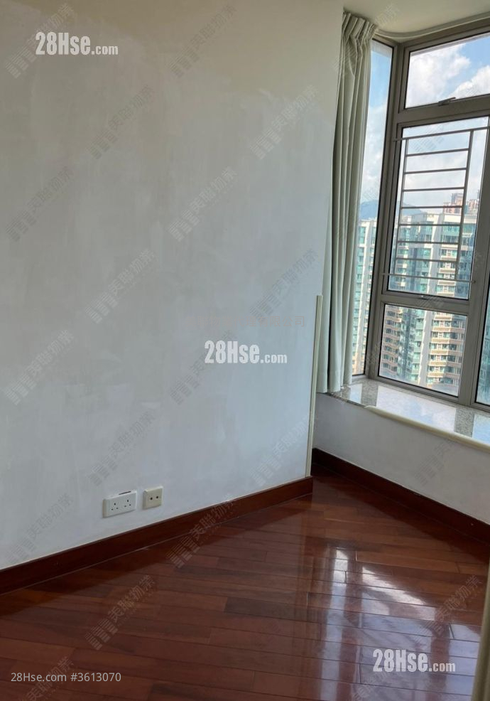 One Silversea Sell 3 Bedrooms , 2 Bathrooms 746 ft² One Silversea Sell 3 Bedrooms , 2 Bathrooms 746 ft²