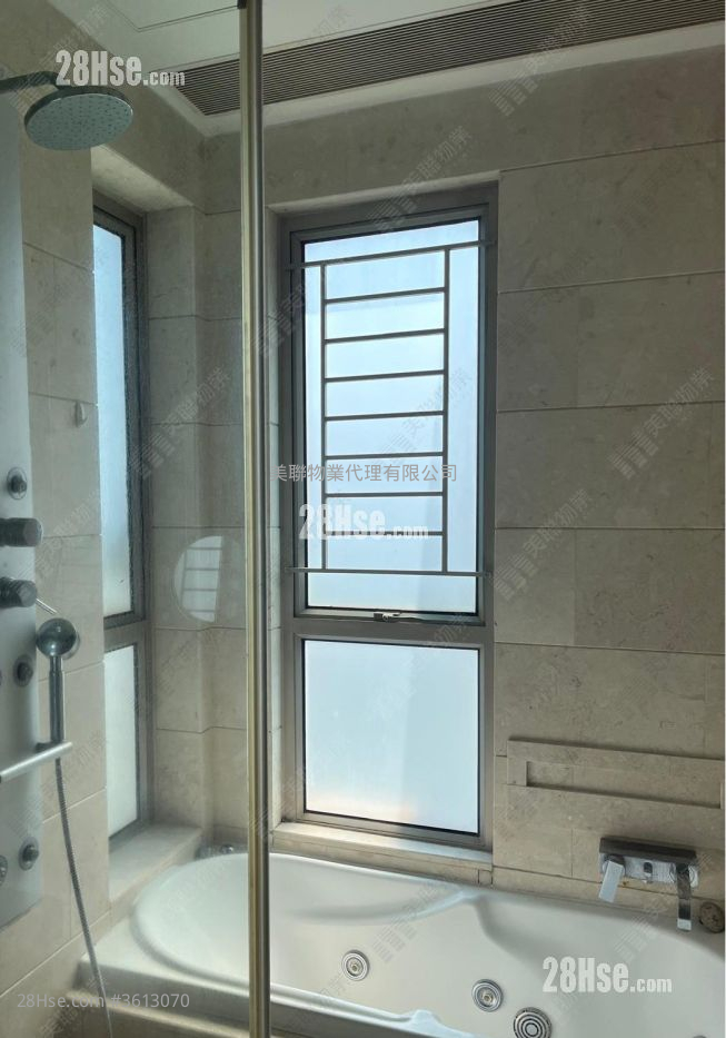 One Silversea Sell 3 Bedrooms , 2 Bathrooms 746 ft² One Silversea Sell 3 Bedrooms , 2 Bathrooms 746 ft²