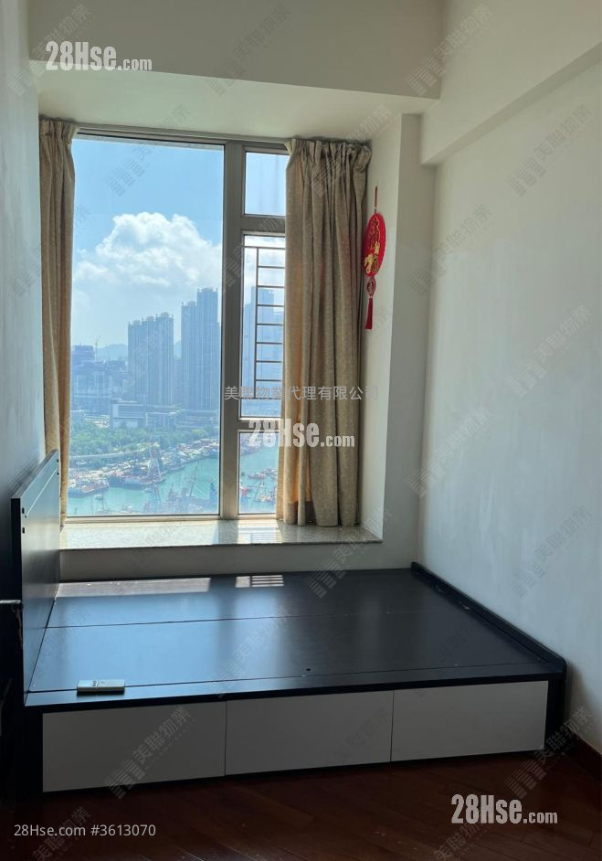 One Silversea Sell 3 Bedrooms , 2 Bathrooms 746 ft² One Silversea Sell 3 Bedrooms , 2 Bathrooms 746 ft²