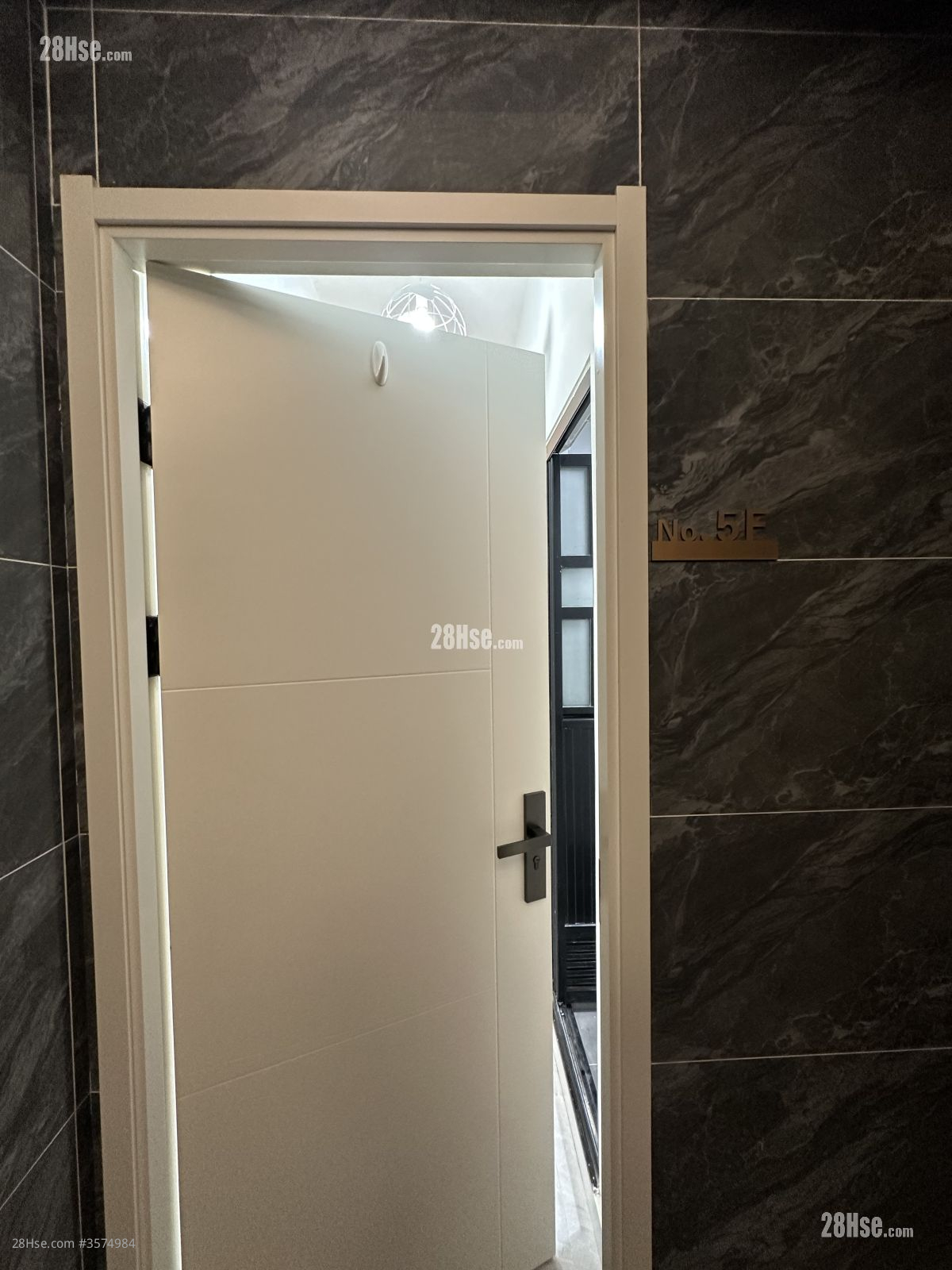 Lai Chi Building Rental Studio , 1 Bathroom 140 ft² Lai Chi Building Rental Studio , 1 Bathroom 140 ft²