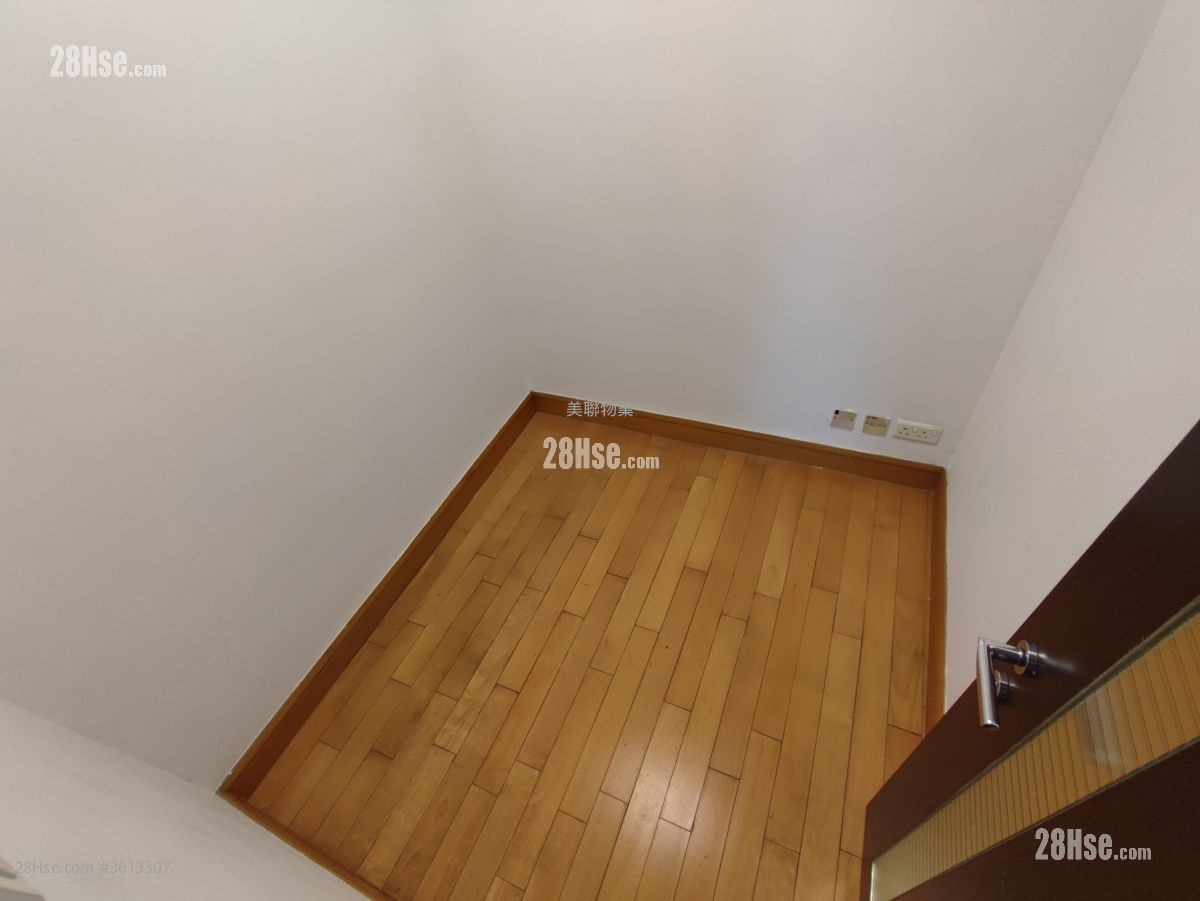 The Harbourside Rental 2 Bedrooms , 2 Bathrooms 804 ft² The Harbourside Rental 2 Bedrooms , 2 Bathrooms 804 ft²