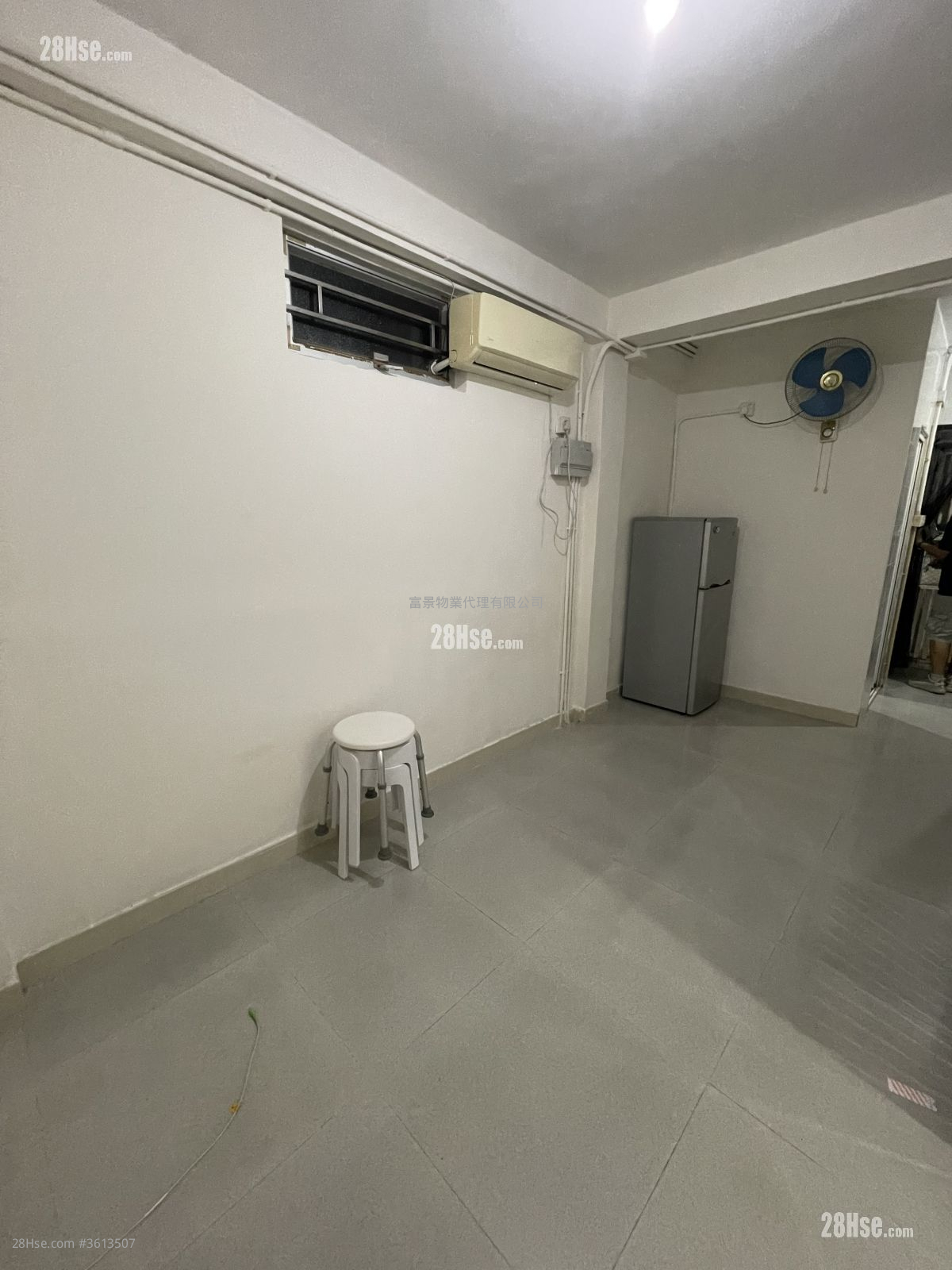 鍾屋村 租盤 1 房 , 1 浴室 300 平方呎 鍾屋村 租盤 1 房 , 1 浴室 300 平方呎