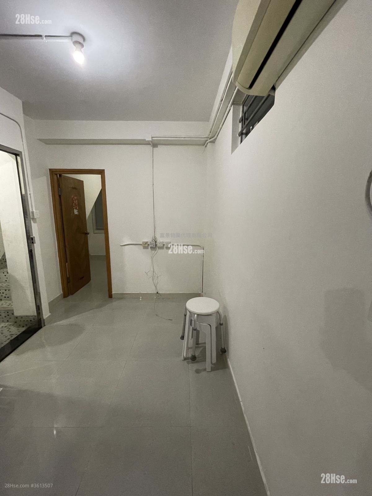 鍾屋村 租盤 1 房 , 1 浴室 300 平方呎 鍾屋村 租盤 1 房 , 1 浴室 300 平方呎