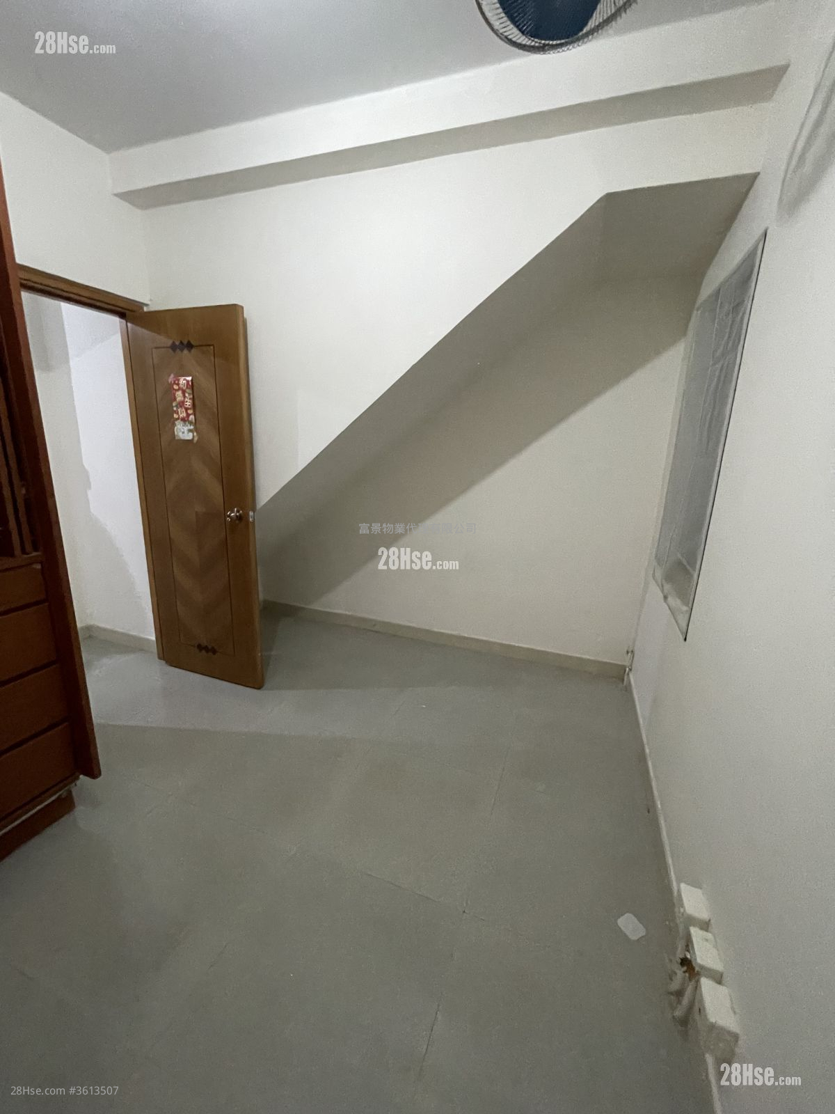 鍾屋村 租盤 1 房 , 1 浴室 300 平方呎 鍾屋村 租盤 1 房 , 1 浴室 300 平方呎