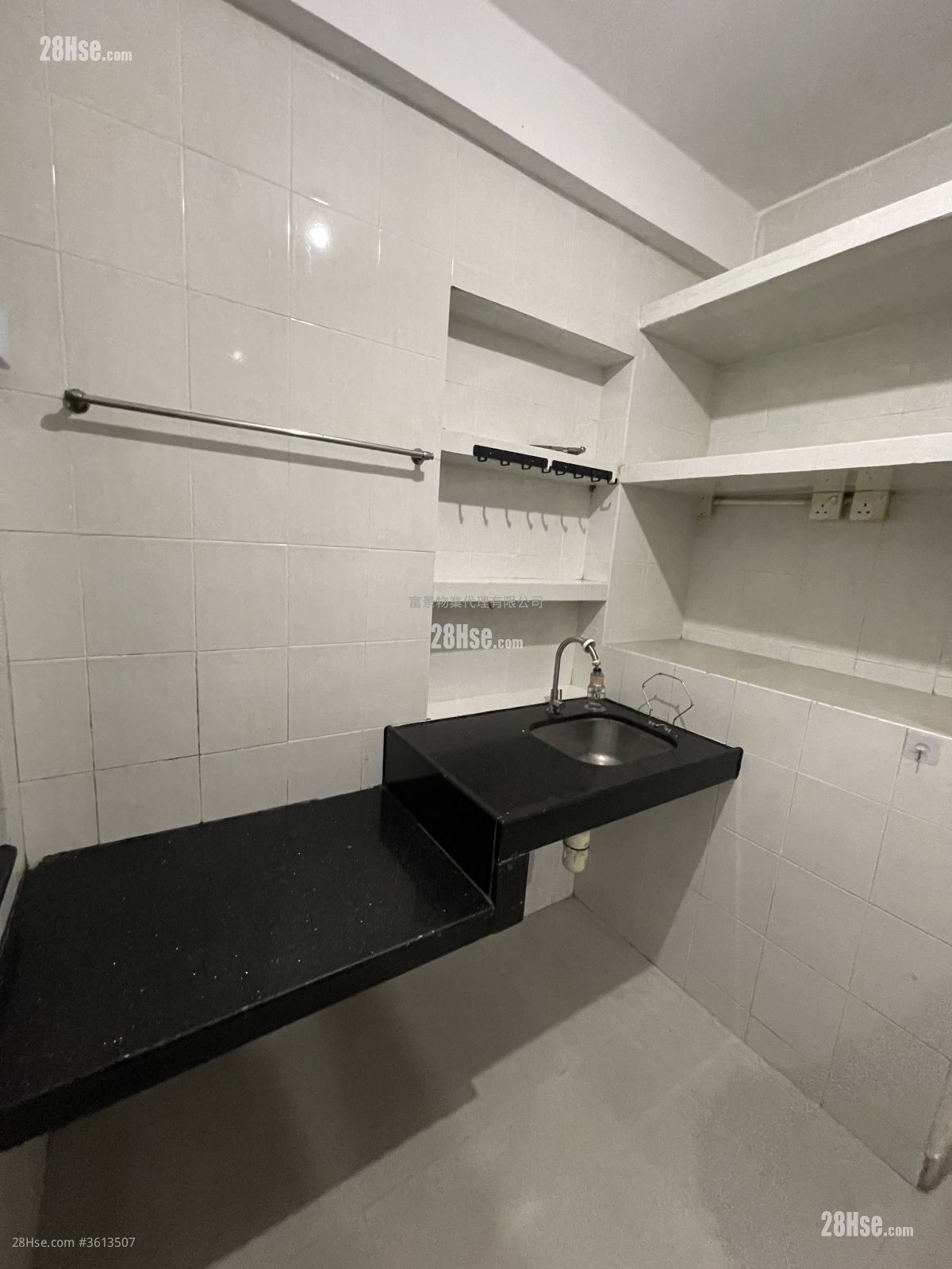 鍾屋村 租盤 1 房 , 1 浴室 300 平方呎 鍾屋村 租盤 1 房 , 1 浴室 300 平方呎