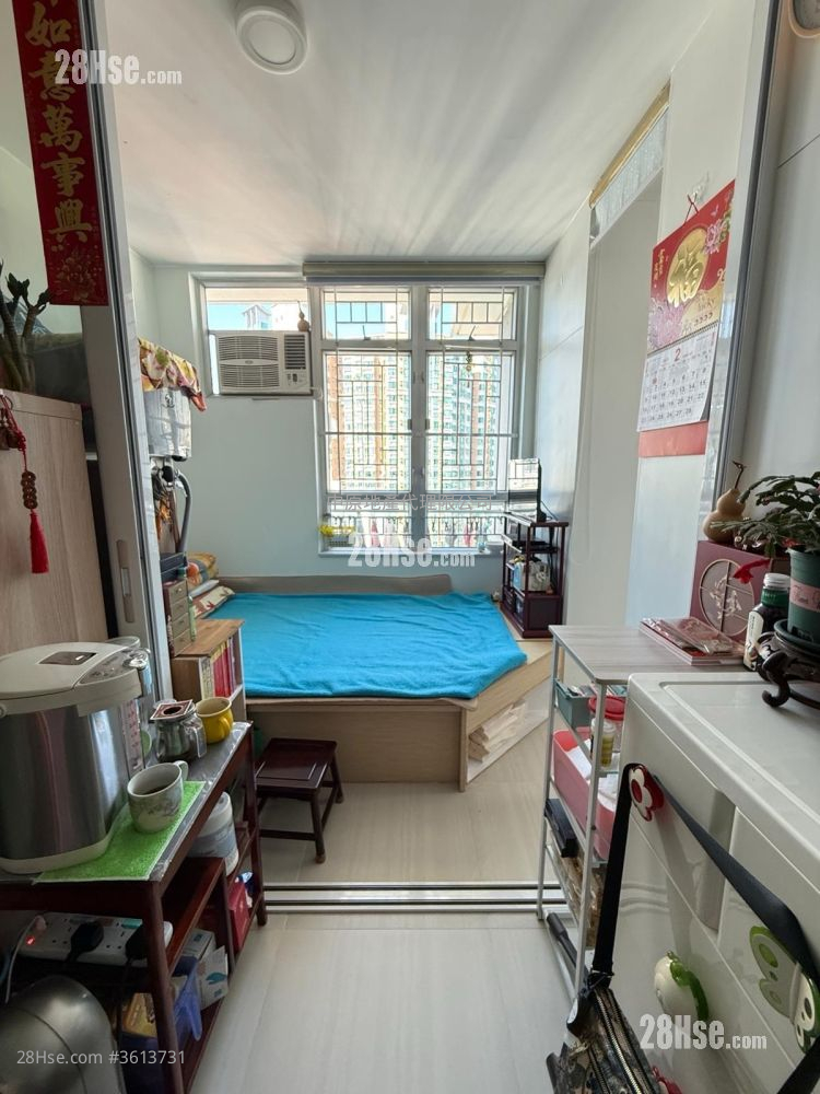 bedroom 2: Sheung Chui Court Sell 2 Bedrooms , 1 Bathroom 438 ft² bedroom 2: Sheung Chui Court Sell 2 Bedrooms , 1 Bathroom 438 ft²