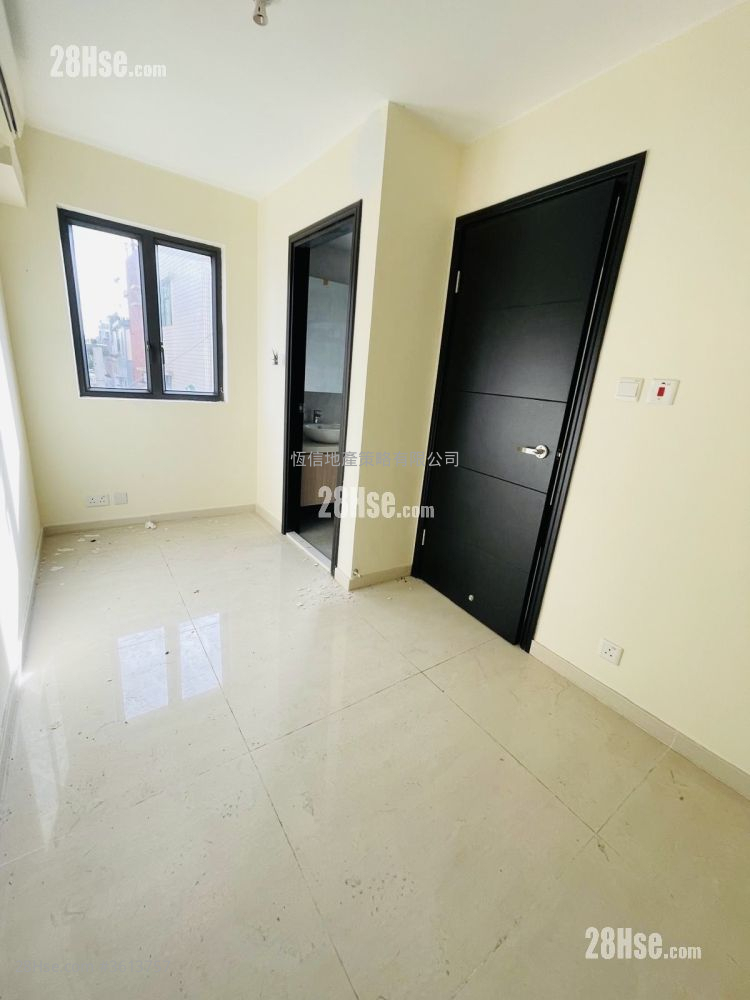 村屋 租盤 3 房 , 2 浴室 700 平方呎 村屋 租盤 3 房 , 2 浴室 700 平方呎