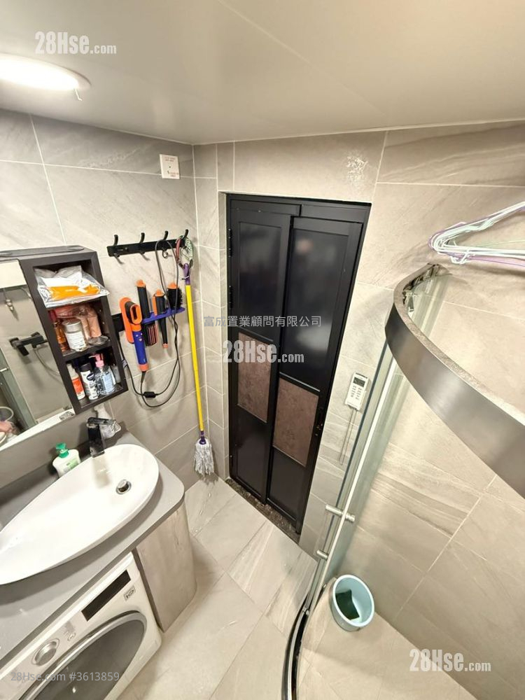 Choi Hing Court Sell 2 Bedrooms , 1 Bathroom 443 ft² Choi Hing Court Sell 2 Bedrooms , 1 Bathroom 443 ft²