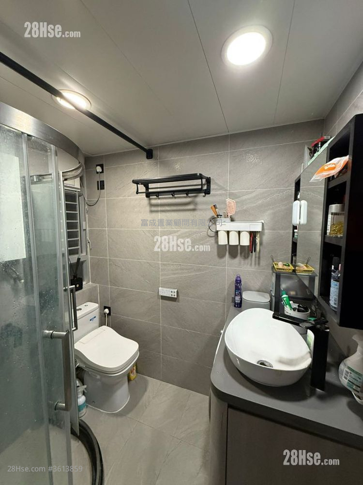 Choi Hing Court Sell 2 Bedrooms , 1 Bathroom 443 ft² Choi Hing Court Sell 2 Bedrooms , 1 Bathroom 443 ft²