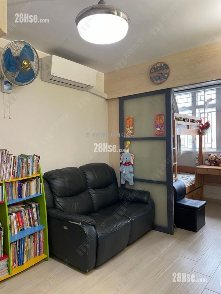 Hoi Lok Court Sell 2 Bedrooms , 1 Bathroom 401 ft² Hoi Lok Court Sell 2 Bedrooms , 1 Bathroom 401 ft²