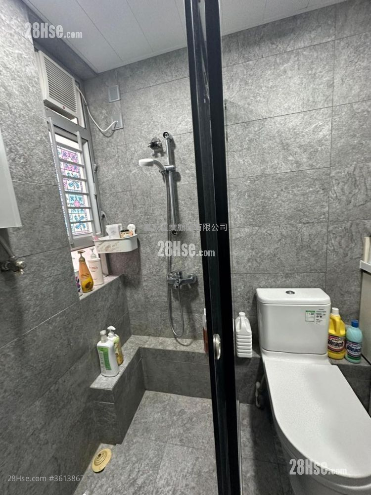 Choi Hing Court Sell 2 Bedrooms , 1 Bathroom 443 ft² Choi Hing Court Sell 2 Bedrooms , 1 Bathroom 443 ft²