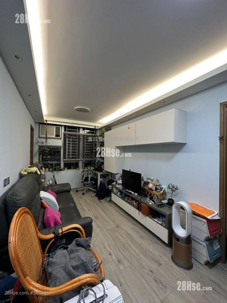 Choi Hing Court Sell 2 Bedrooms , 1 Bathroom 443 ft² Choi Hing Court Sell 2 Bedrooms , 1 Bathroom 443 ft²