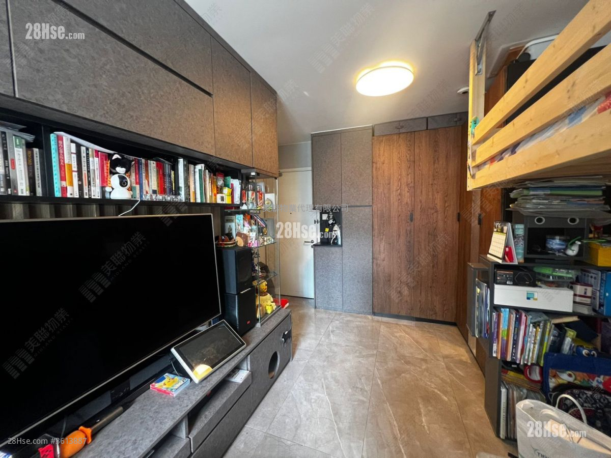 Hoi Lok Court Sell 2 Bedrooms , 1 Bathroom 391 ft² Hoi Lok Court Sell 2 Bedrooms , 1 Bathroom 391 ft²