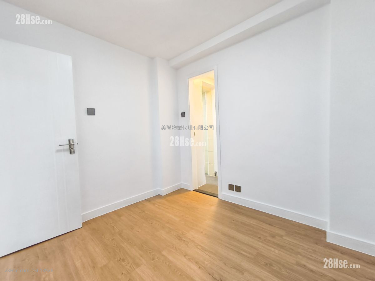 Mei Foo Sun Chuen Sell 3 Bedrooms , 2 Bathrooms 554 ft² Mei Foo Sun Chuen Sell 3 Bedrooms , 2 Bathrooms 554 ft²
