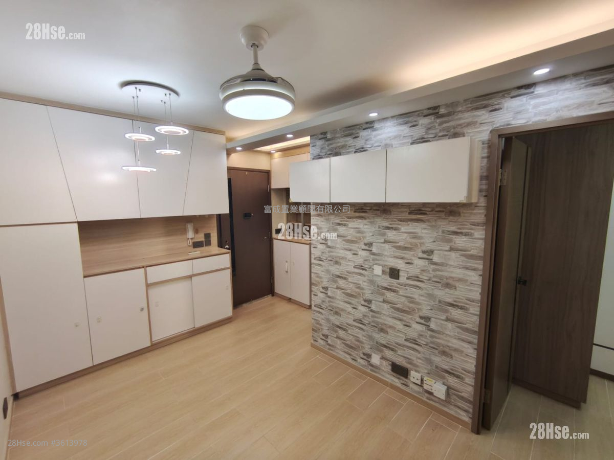 Choi Hing Court Sell 2 Bedrooms , 1 Bathroom 378 ft² Choi Hing Court Sell 2 Bedrooms , 1 Bathroom 378 ft²