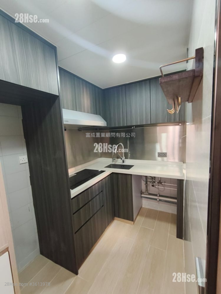 Choi Hing Court Sell 2 Bedrooms , 1 Bathroom 378 ft² Choi Hing Court Sell 2 Bedrooms , 1 Bathroom 378 ft²