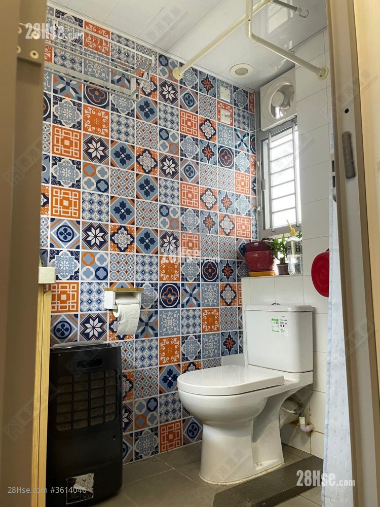 bathroom: Hoi Lok Court Sell 401 ft² bathroom: Hoi Lok Court Sell 401 ft²