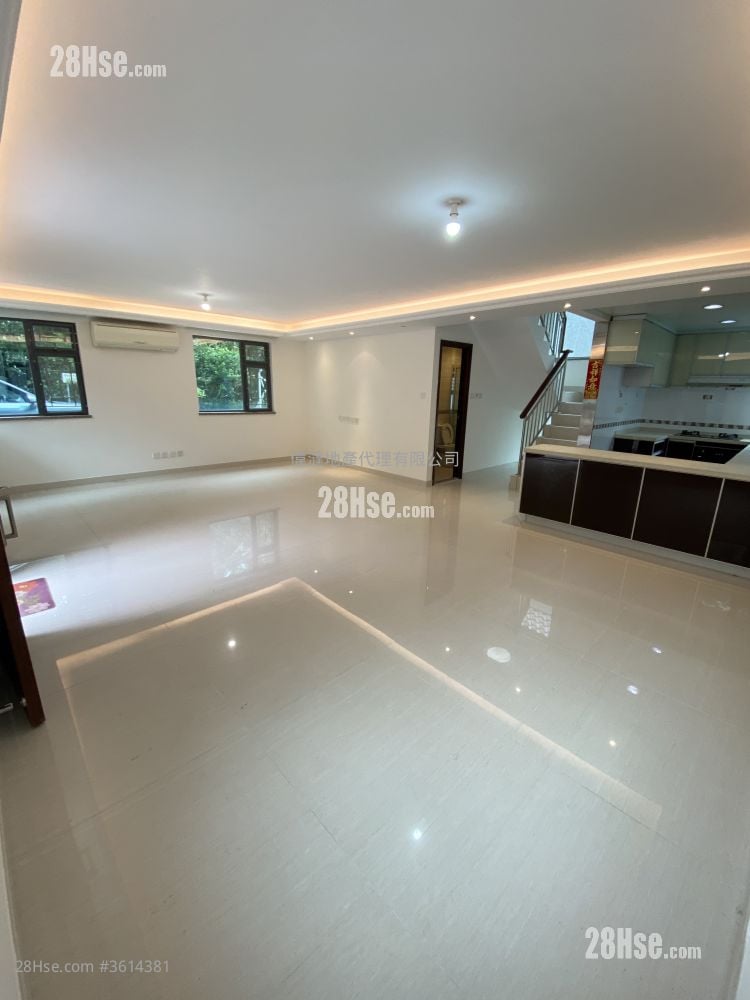 Village Rental 3 Bedrooms 1,400 ft² Village Rental 3 Bedrooms 1,400 ft²
