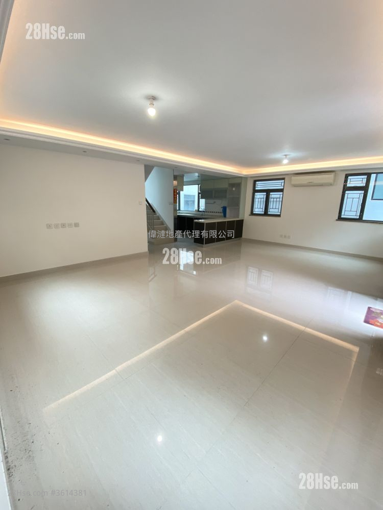 Village Rental 3 Bedrooms 1,400 ft² Village Rental 3 Bedrooms 1,400 ft²