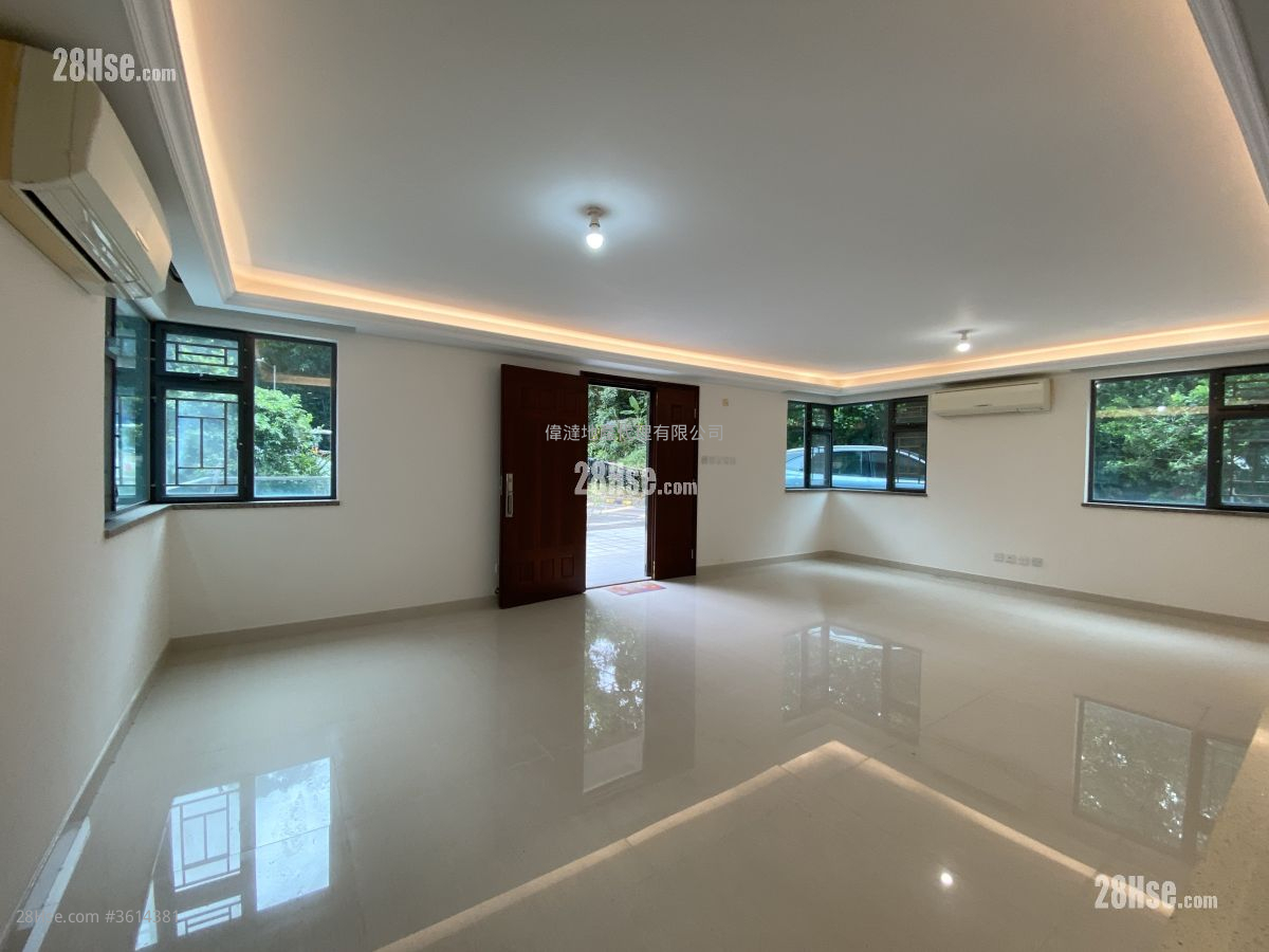 Village Rental 3 Bedrooms 1,400 ft² Village Rental 3 Bedrooms 1,400 ft²