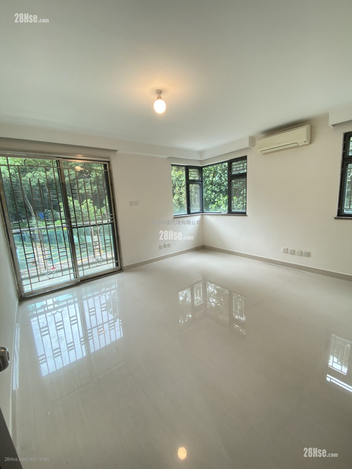 Village Rental 3 Bedrooms 1,400 ft² Village Rental 3 Bedrooms 1,400 ft²