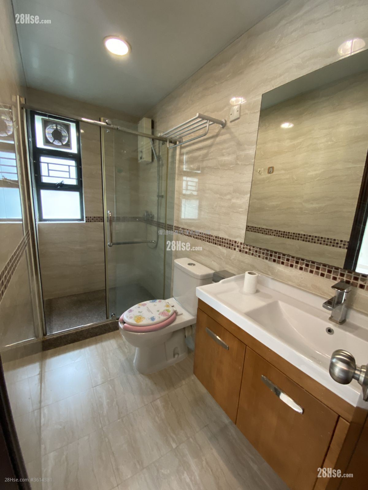 Village Rental 3 Bedrooms 1,400 ft² Village Rental 3 Bedrooms 1,400 ft²