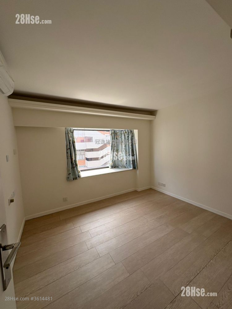 Beverley Heights Rental 3 Bedrooms , 1 Bathroom 718 ft² Beverley Heights Rental 3 Bedrooms , 1 Bathroom 718 ft²