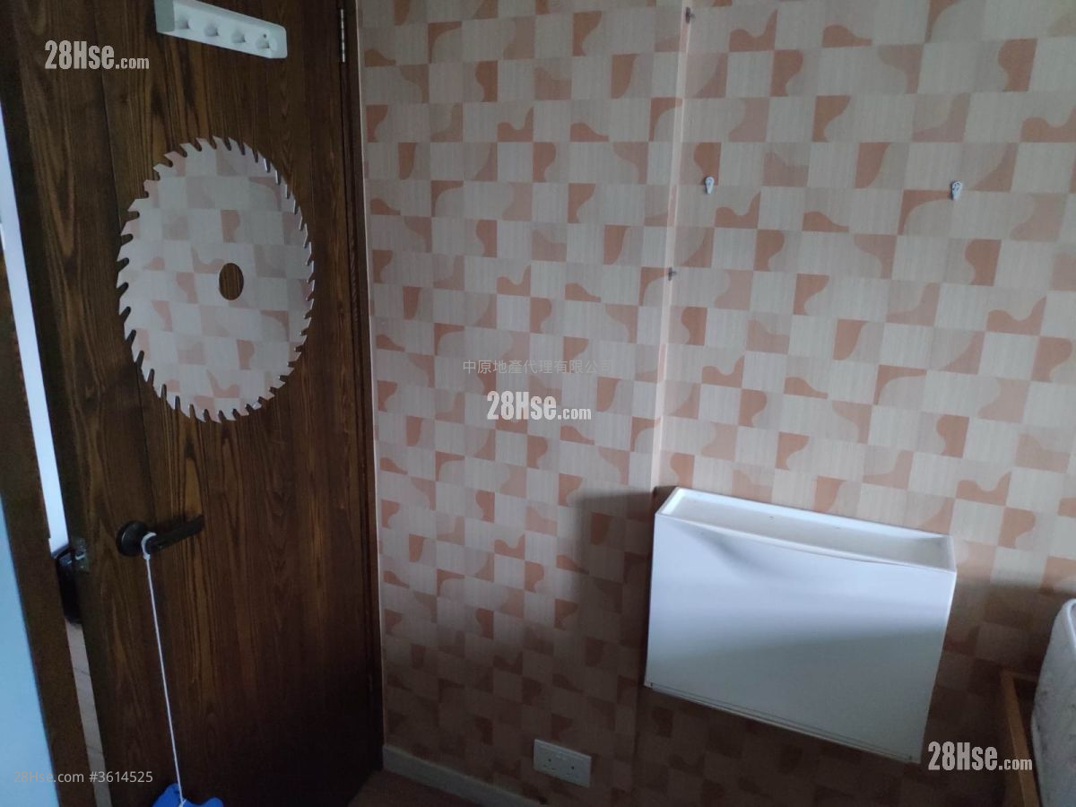 Ching Wah Court Sell 2 Bedrooms 401 ft² Ching Wah Court Sell 2 Bedrooms 401 ft²