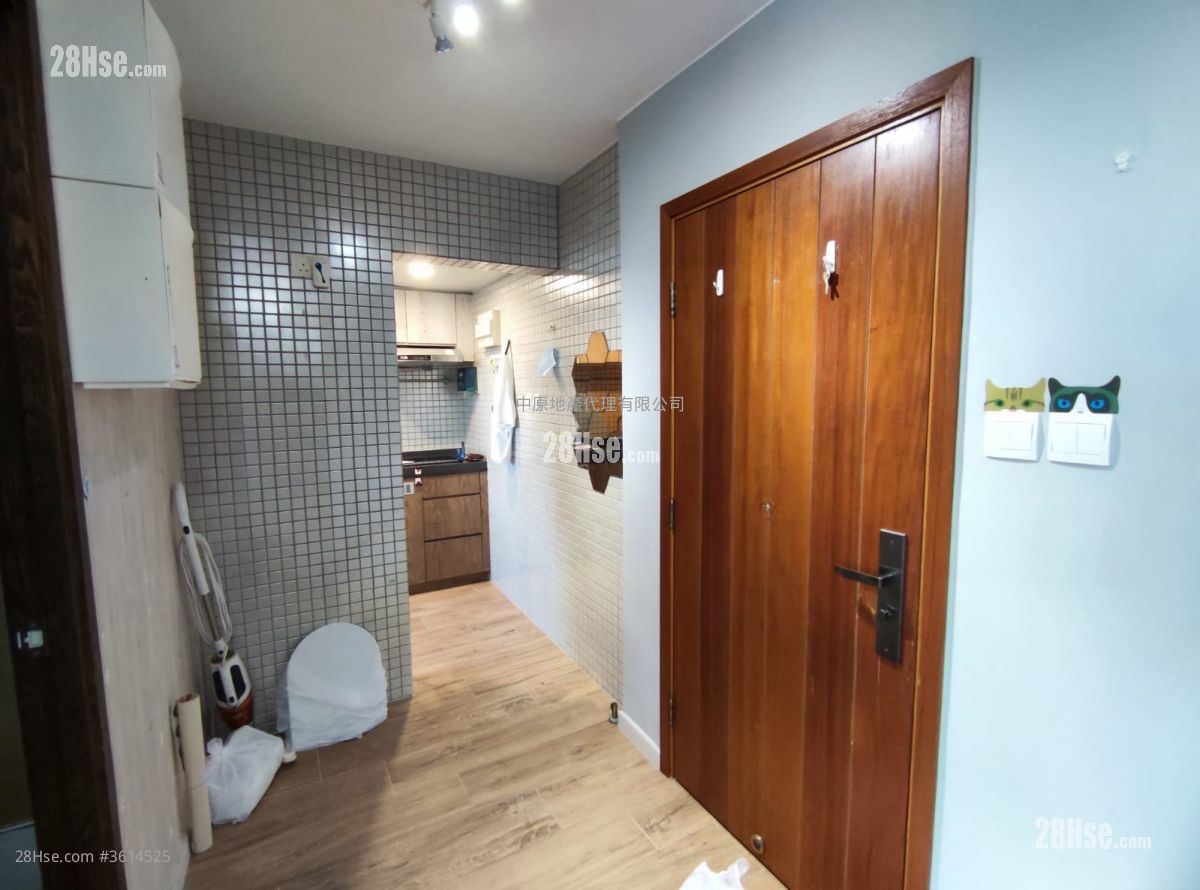 Ching Wah Court Sell 2 Bedrooms 401 ft² Ching Wah Court Sell 2 Bedrooms 401 ft²