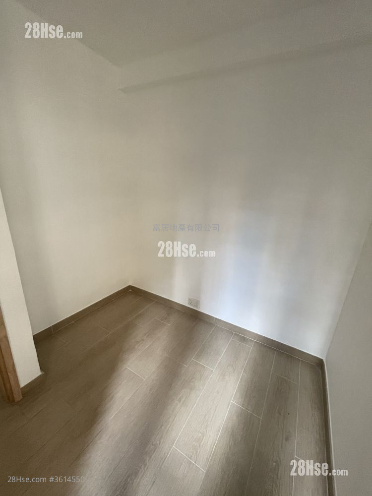 Richmond Court Sell 2 Bedrooms , 1 Bathroom 326 ft² Richmond Court Sell 2 Bedrooms , 1 Bathroom 326 ft²