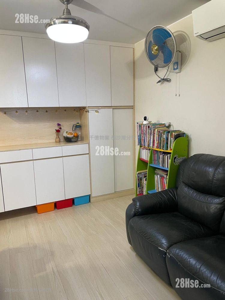 Hoi Lok Court Sell 2 Bedrooms , 1 Bathroom 401 ft² Hoi Lok Court Sell 2 Bedrooms , 1 Bathroom 401 ft²
