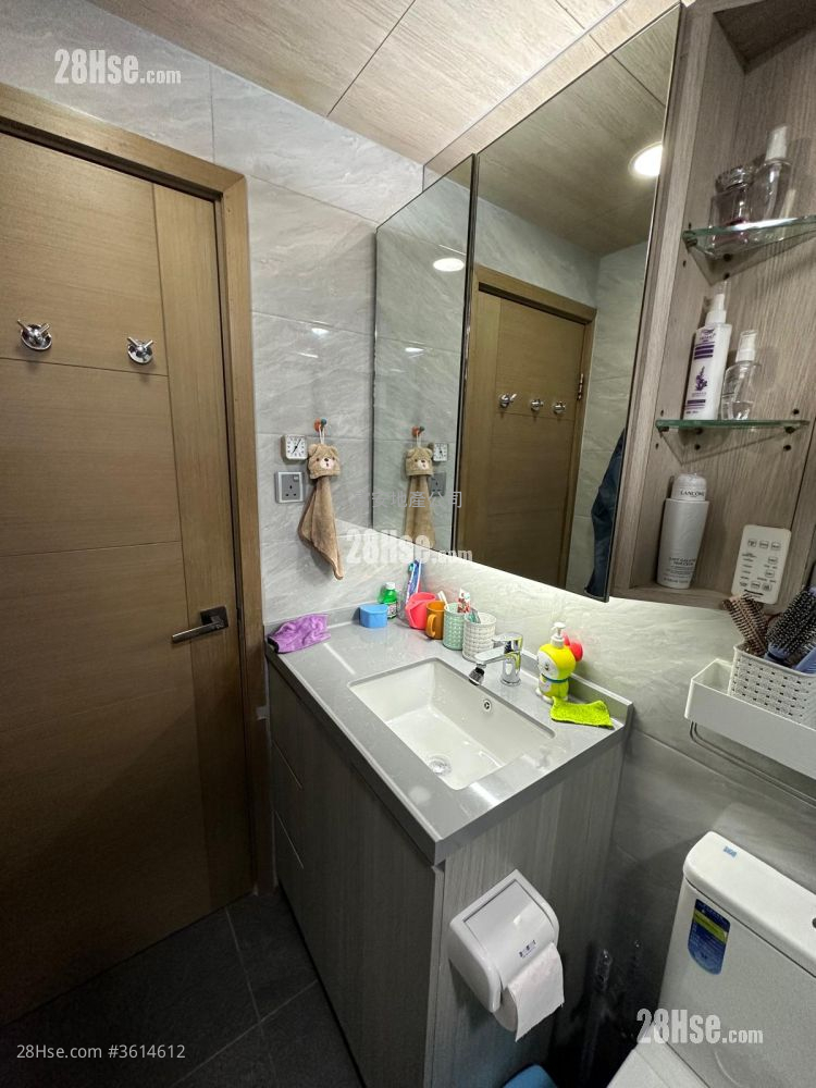 Hiu Lai Court Sell 3 Bedrooms , 1 Bathroom 647 ft² Hiu Lai Court Sell 3 Bedrooms , 1 Bathroom 647 ft²