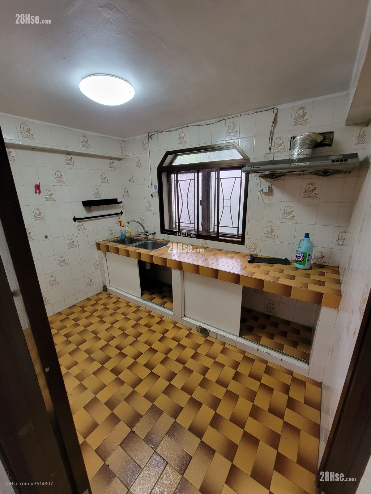Village Rental 2 Bedrooms , 1 Bathroom 700 ft² Village Rental 2 Bedrooms , 1 Bathroom 700 ft²