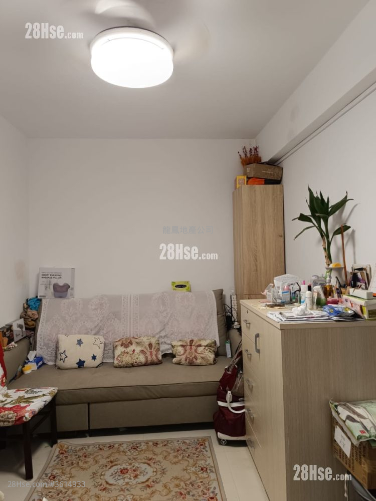 Yuet Yuen Building Sell 2 Bedrooms , 1 Bathroom 295 ft² Yuet Yuen Building Sell 2 Bedrooms , 1 Bathroom 295 ft²