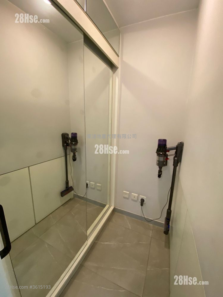 Village Sell 3 Bedrooms 700 ft² Village Sell 3 Bedrooms 700 ft²